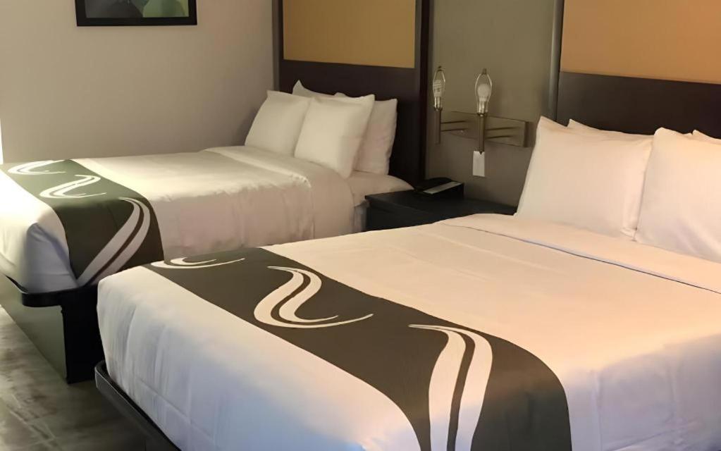 Quality Inn سيليبريشن المظهر الخارجي الصورة