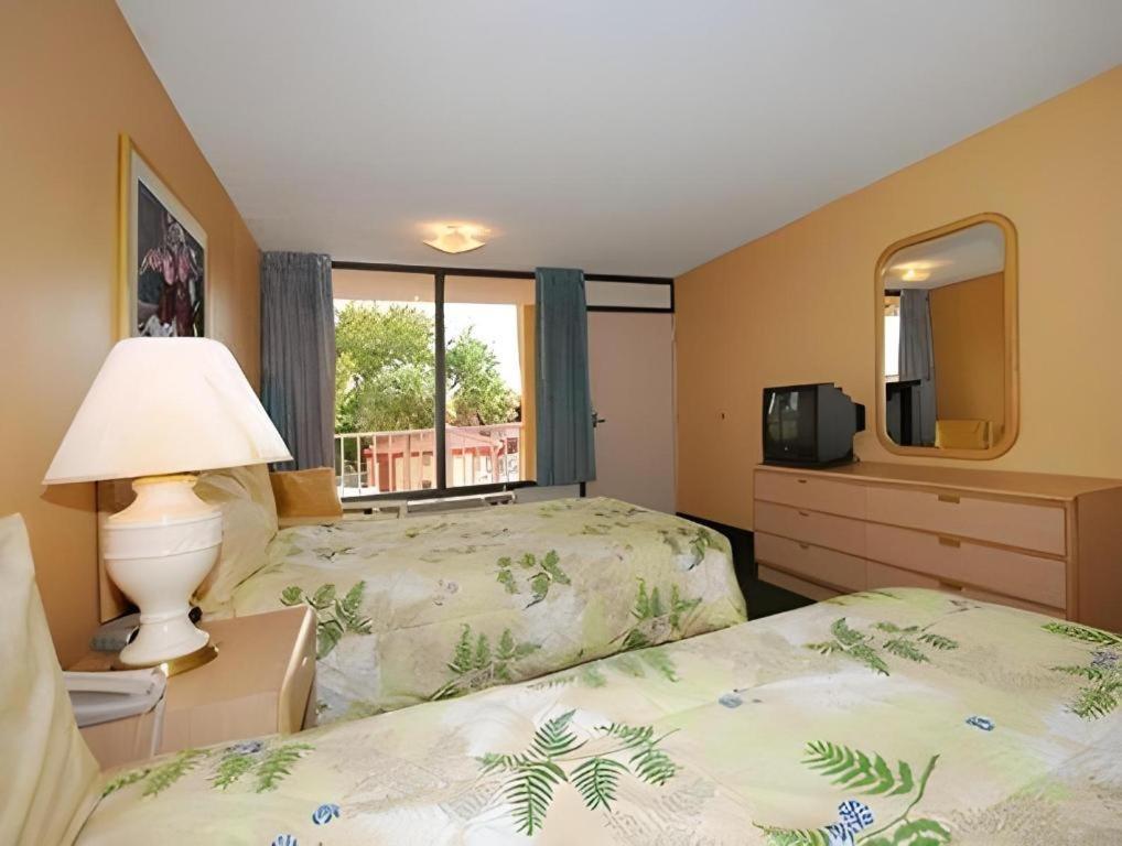 Quality Inn سيليبريشن المظهر الخارجي الصورة
