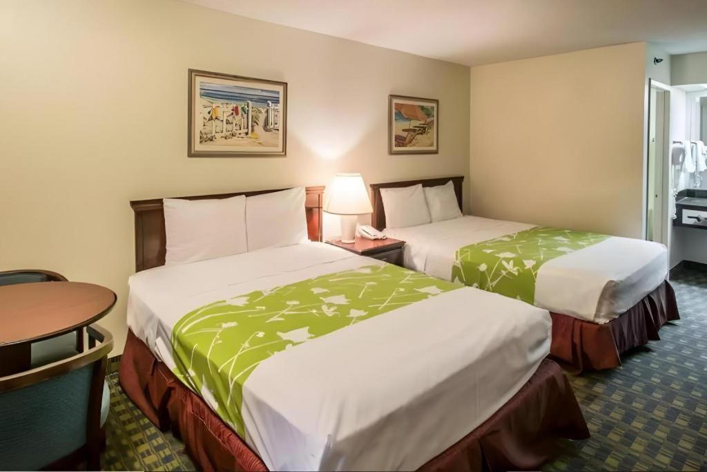 Quality Inn سيليبريشن المظهر الخارجي الصورة
