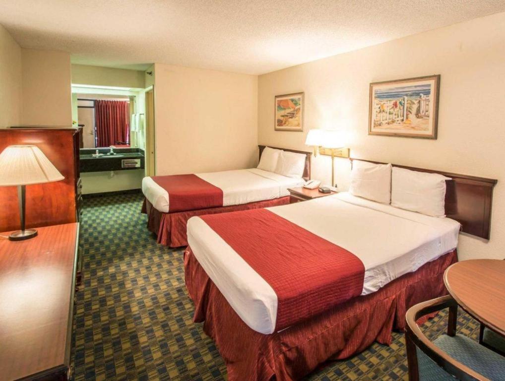 Quality Inn سيليبريشن المظهر الخارجي الصورة
