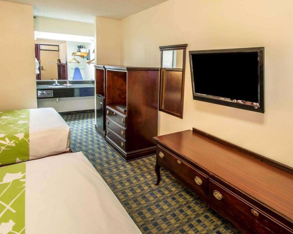 Quality Inn سيليبريشن المظهر الخارجي الصورة