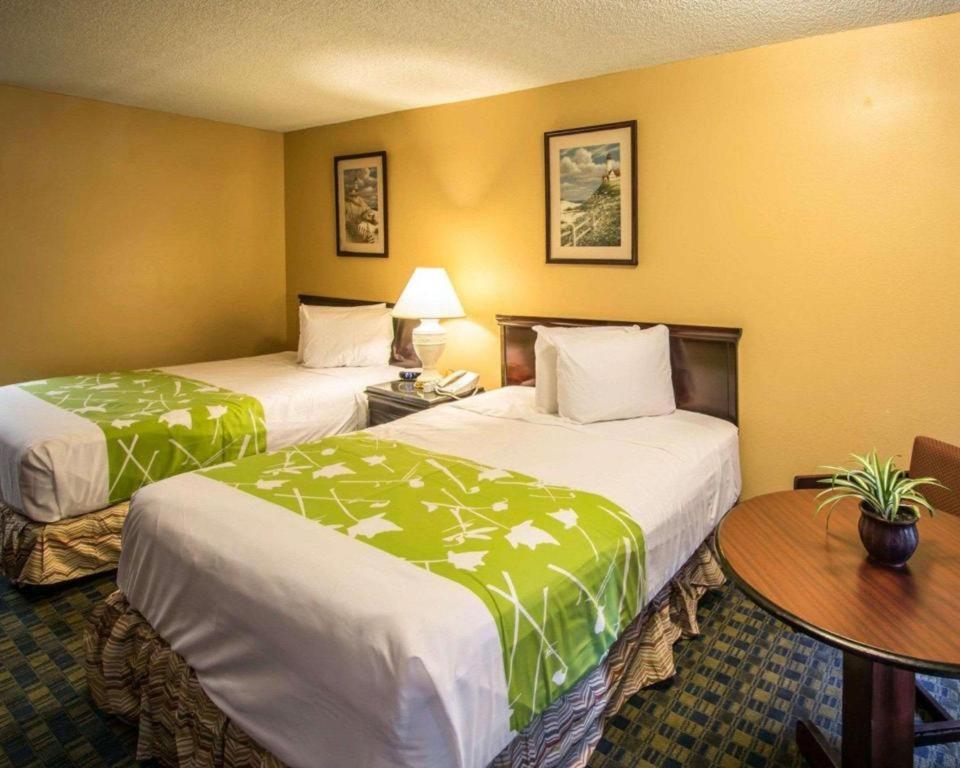 Quality Inn سيليبريشن المظهر الخارجي الصورة