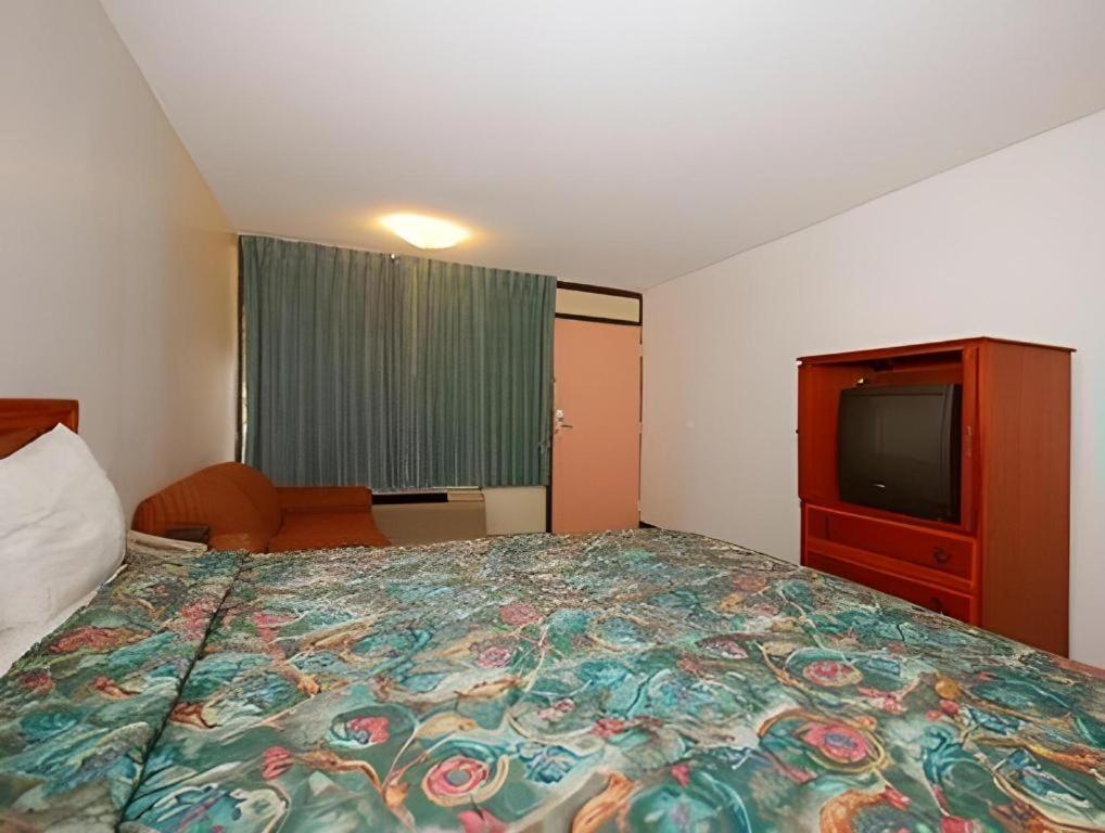 Quality Inn سيليبريشن المظهر الخارجي الصورة
