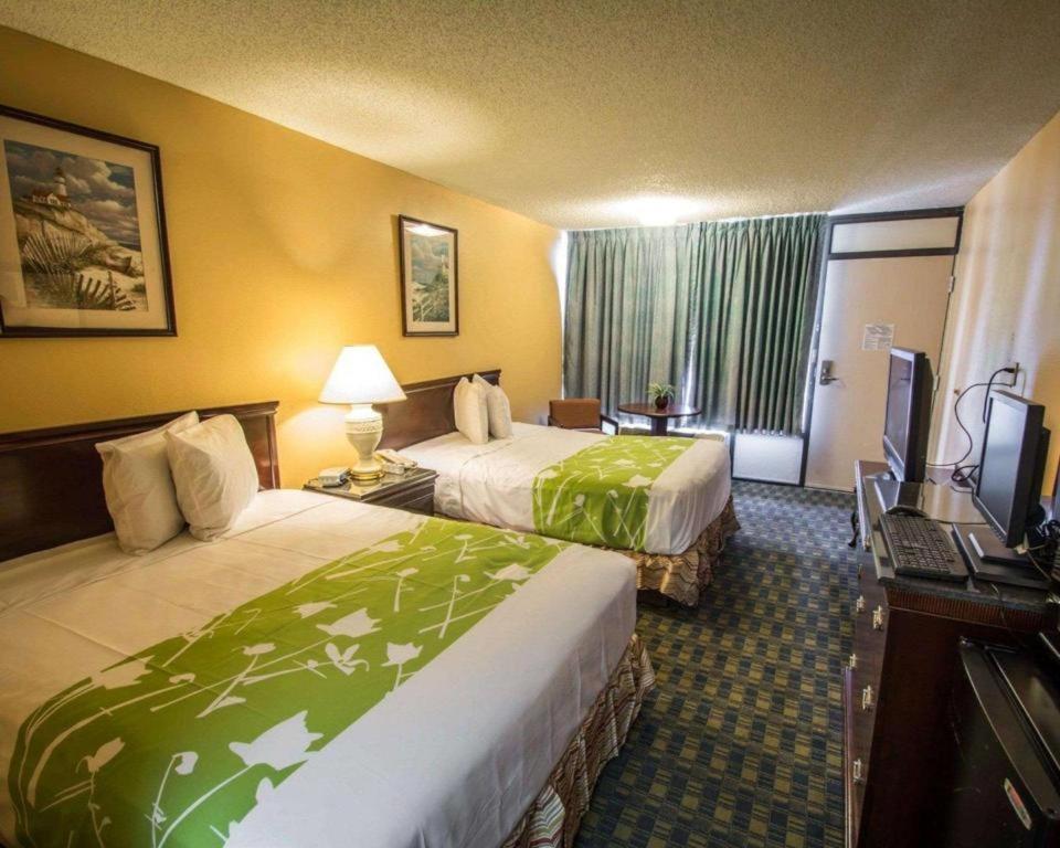Quality Inn سيليبريشن المظهر الخارجي الصورة