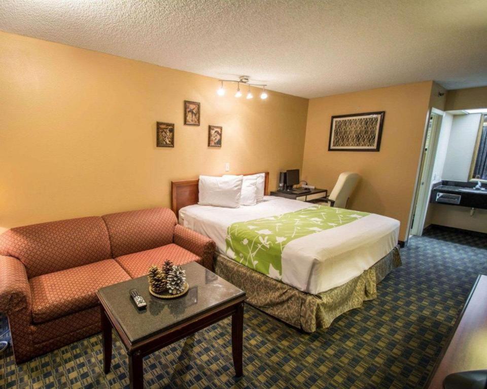 Quality Inn سيليبريشن المظهر الخارجي الصورة