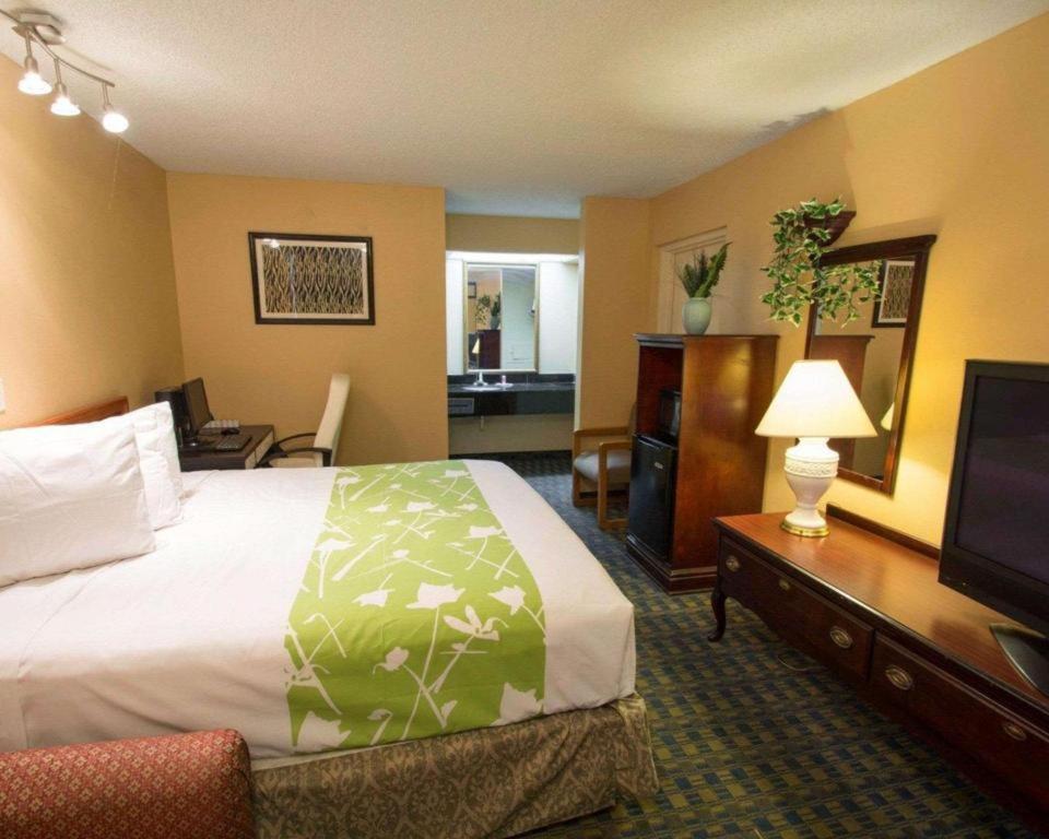 Quality Inn سيليبريشن المظهر الخارجي الصورة