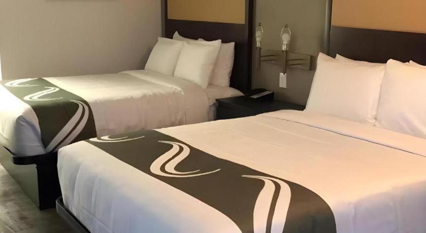 Quality Inn سيليبريشن المظهر الخارجي الصورة