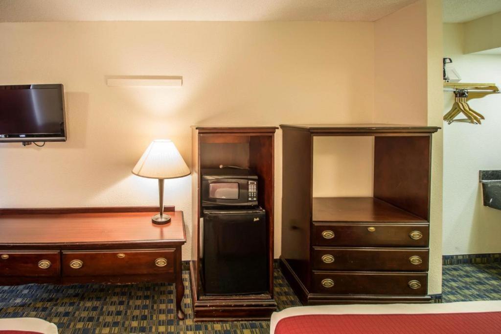 Quality Inn سيليبريشن المظهر الخارجي الصورة