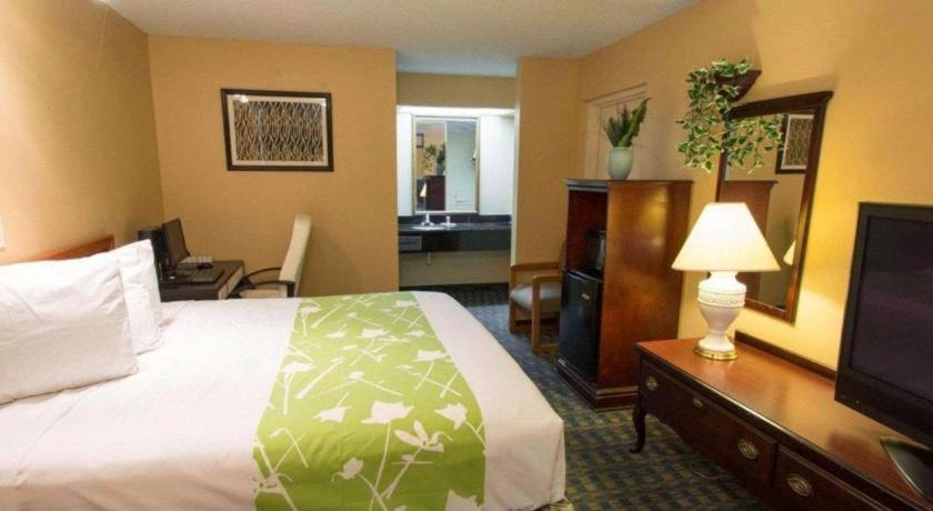 Quality Inn سيليبريشن المظهر الخارجي الصورة
