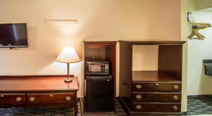 Quality Inn سيليبريشن المظهر الخارجي الصورة