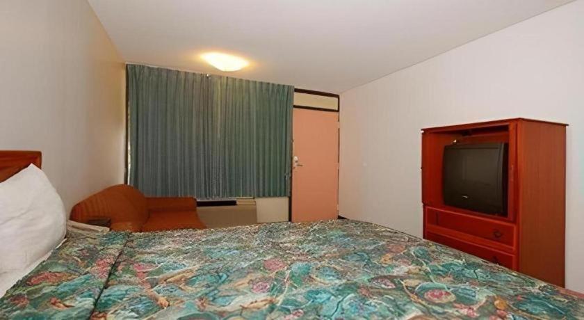 Quality Inn سيليبريشن المظهر الخارجي الصورة