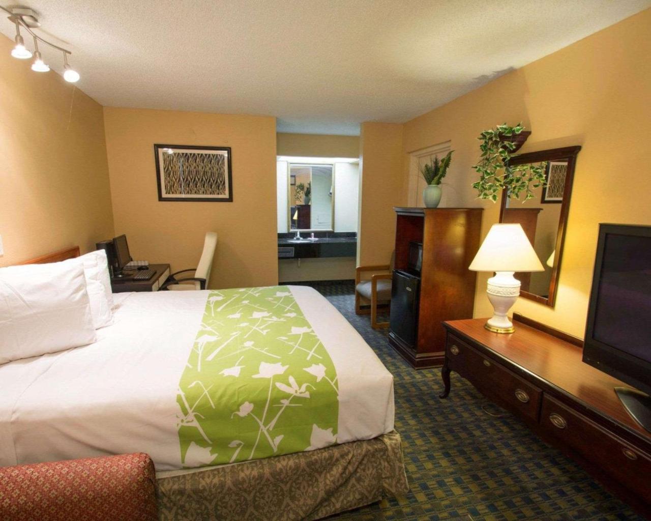 Quality Inn سيليبريشن المظهر الخارجي الصورة