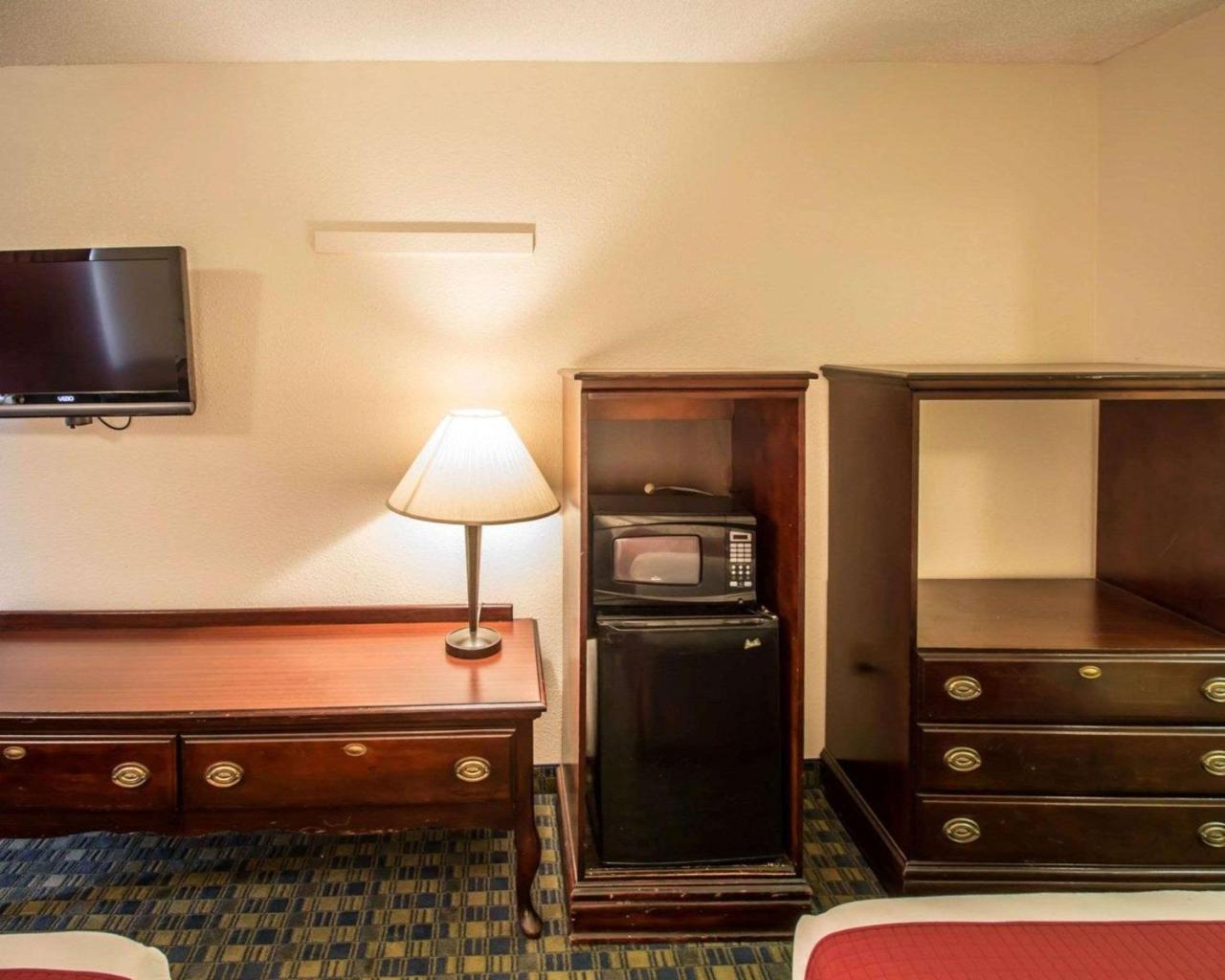 Quality Inn سيليبريشن المظهر الخارجي الصورة
